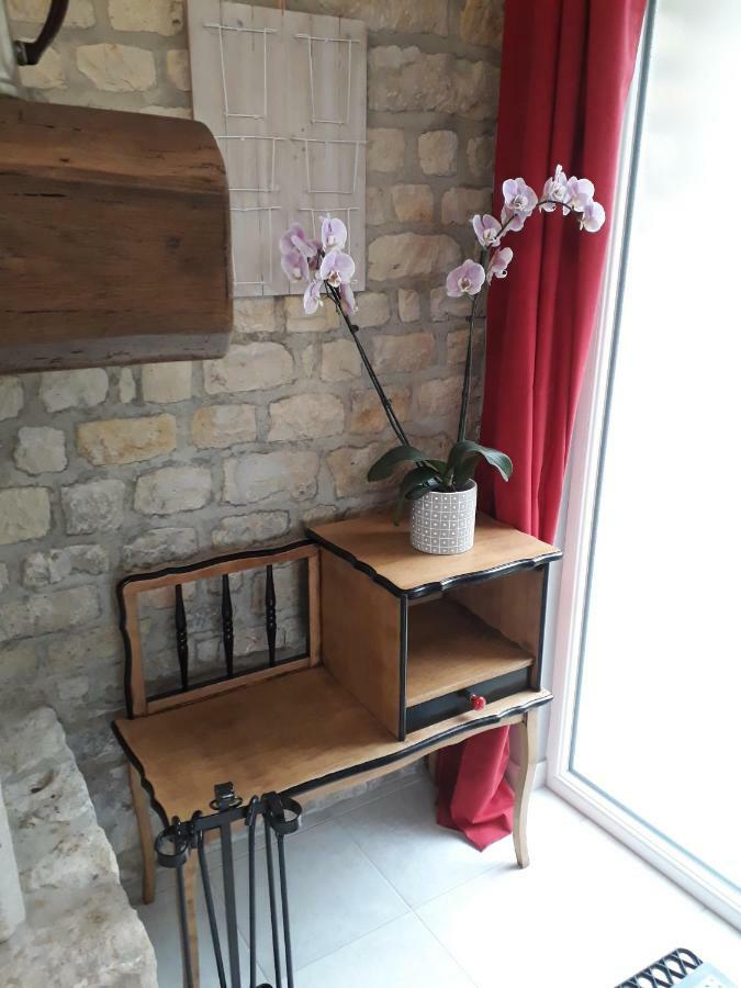 Gite " Le Vieux Noyer" Liesville-sur-Douve Ngoại thất bức ảnh